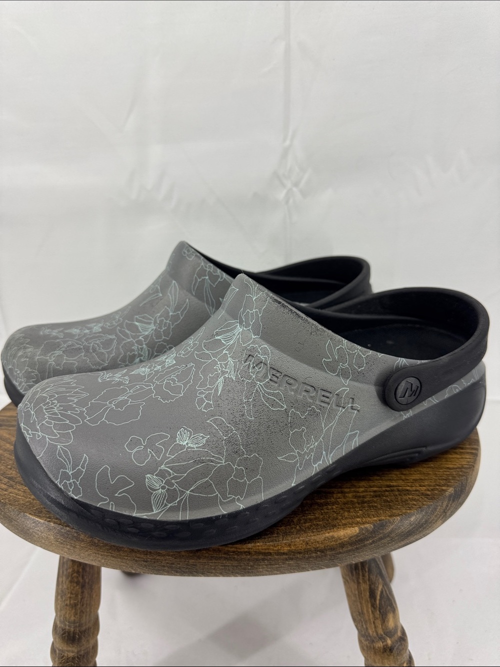 Merrell Encore Service Pro Womens Slip-Resistant Clogs Grey w/ Blue Floral, sz 8